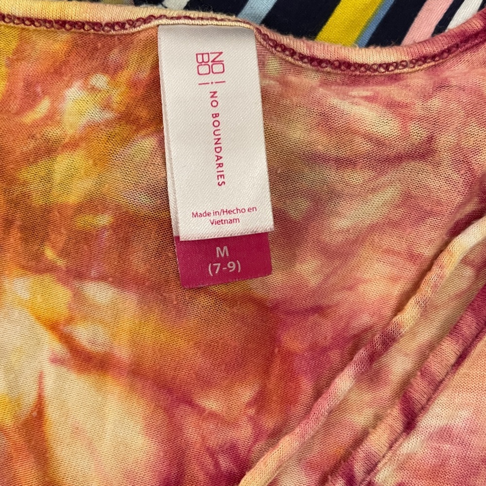 Lot of Juniors Size M Tops - Picture 6 of 10